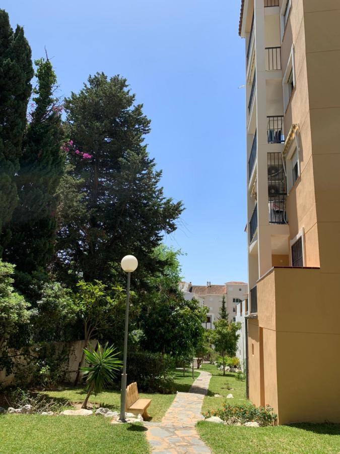 Апартаменти Tulipanes Benalmadena - Parking Privado Екстер'єр фото